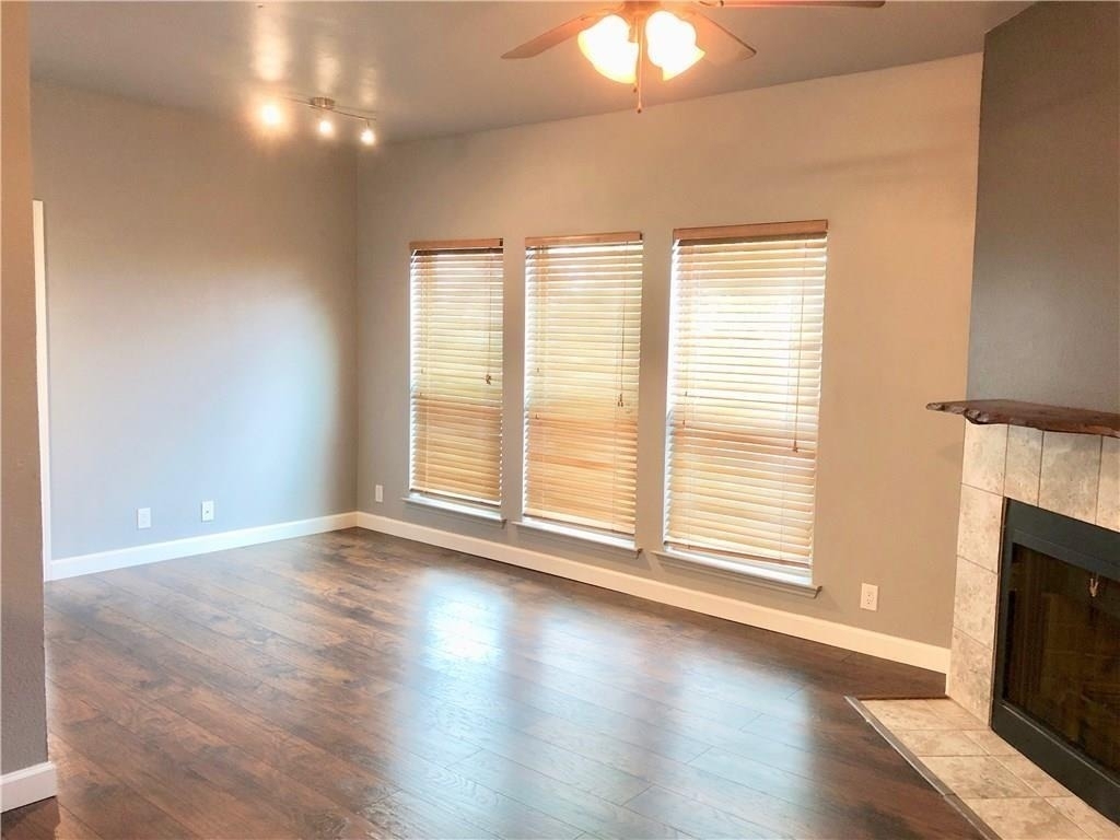 2414 Longview St - Photo 2