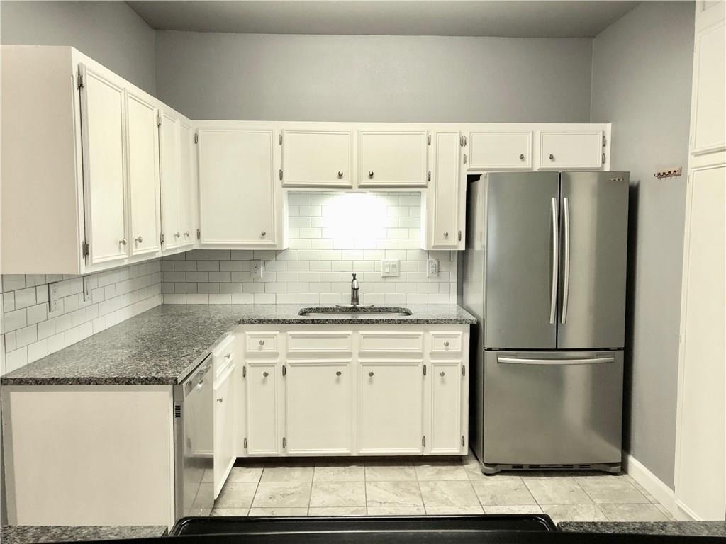 2414 Longview St - Photo 0