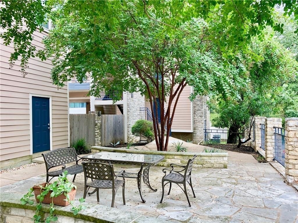 2414 Longview St - Photo 3