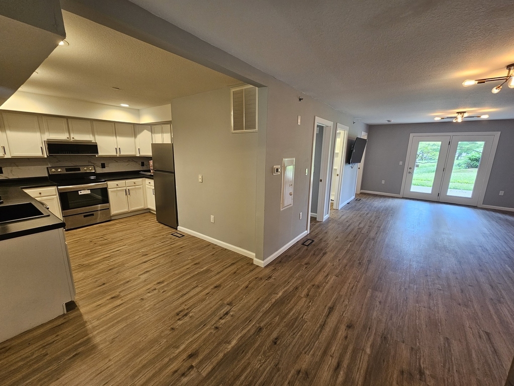 1806 S Cottage Grove Avenue - Photo 3