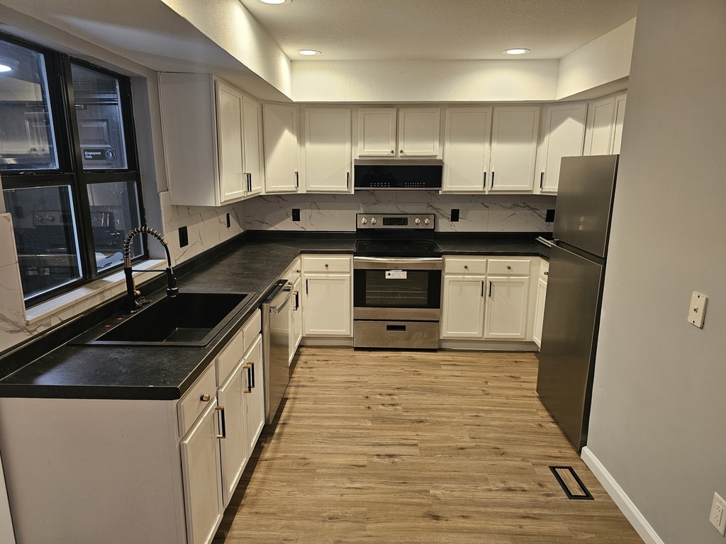 1806 S Cottage Grove Avenue - Photo 2