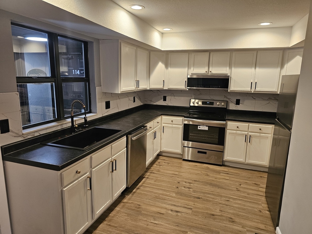 1806 S Cottage Grove Avenue - Photo 1