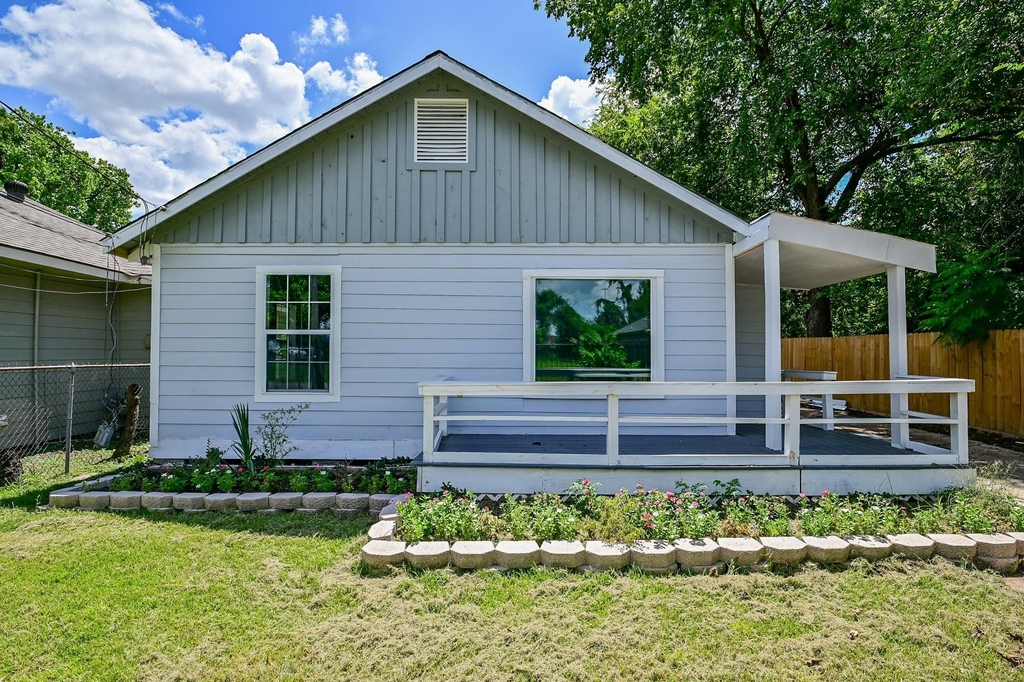 4714 Nichols Street - Photo 2