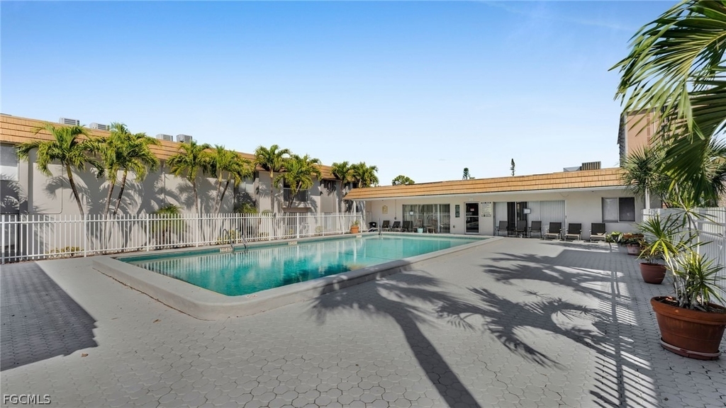 1830 Maravilla Avenue - Photo 3