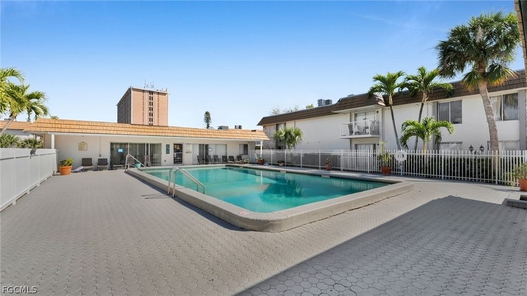 1830 Maravilla Avenue - Photo 2