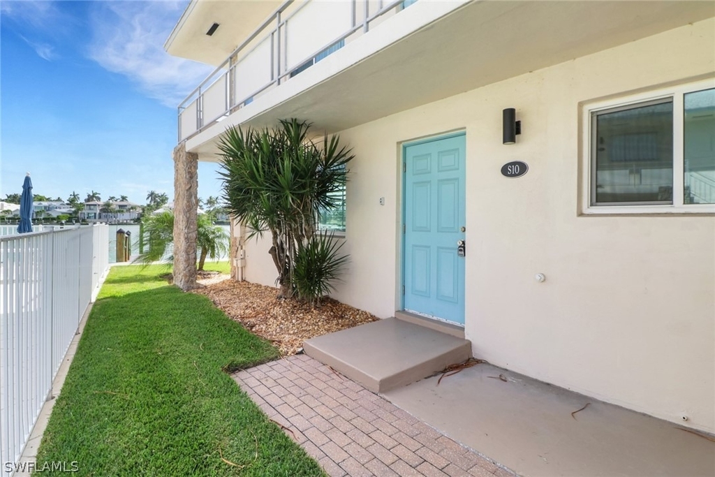 2500 Gulf Shore Boulevard N - Photo 2