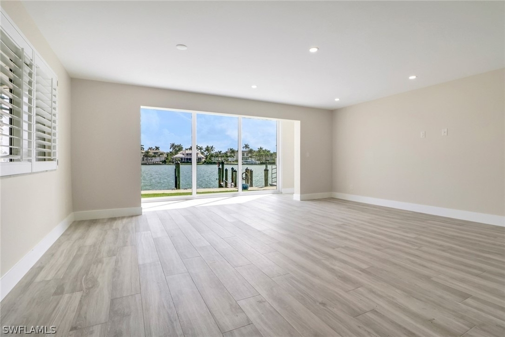 2500 Gulf Shore Boulevard N - Photo 9