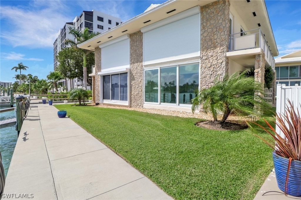 2500 Gulf Shore Boulevard N - Photo 26