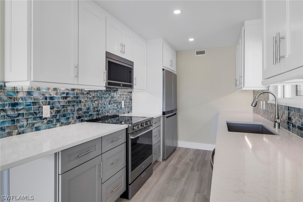 2500 Gulf Shore Boulevard N - Photo 3