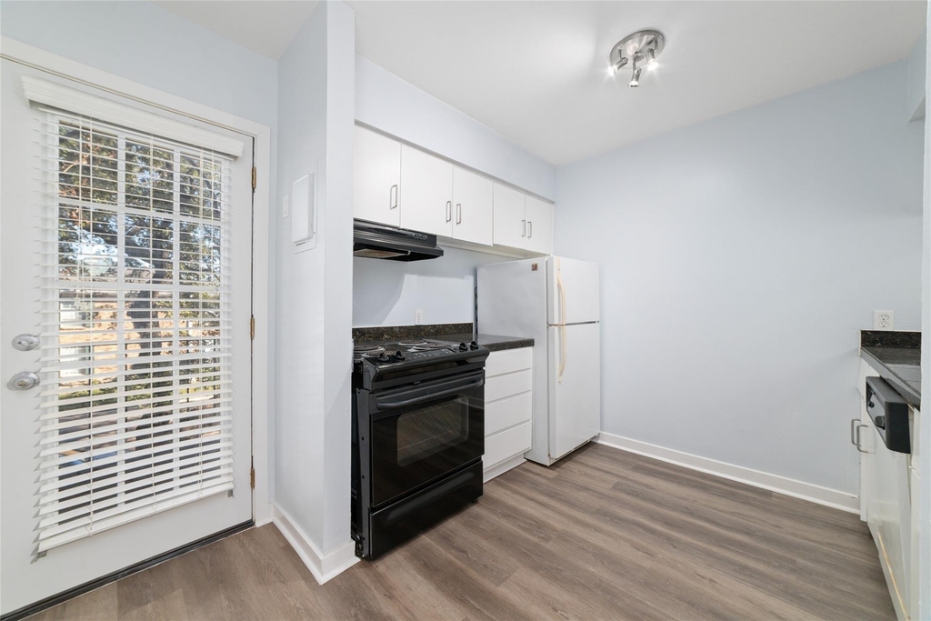 3300 Yorktown Street - Photo 13