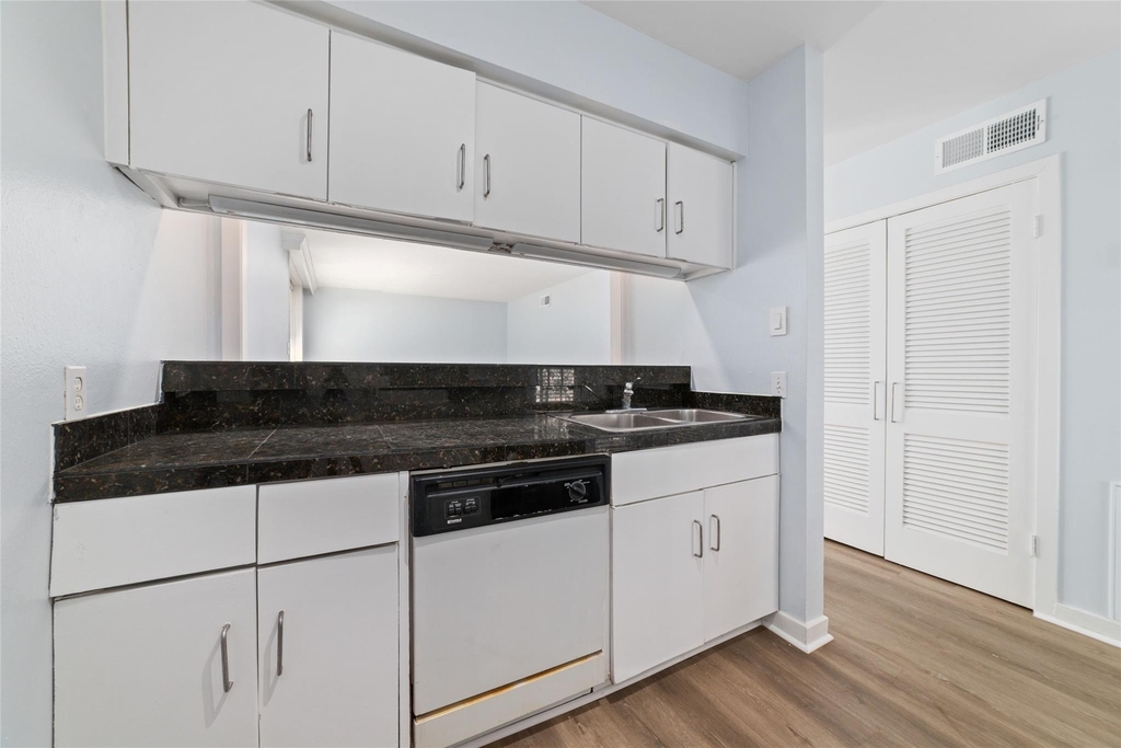 3300 Yorktown Street - Photo 12