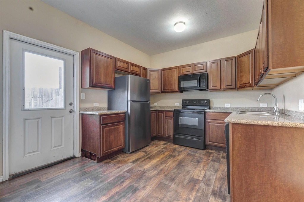 8622 Torcello Street - Photo 3