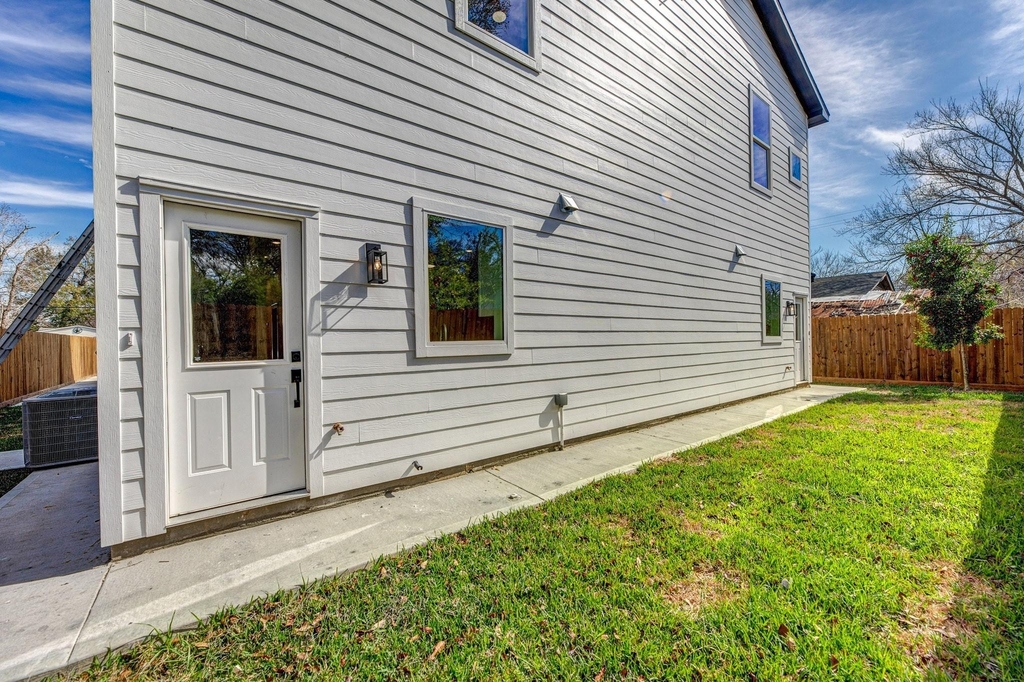 704 S 1st Street - Photo 17