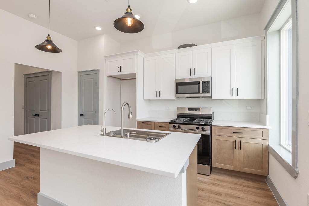 704 S 1st Street - Photo 3