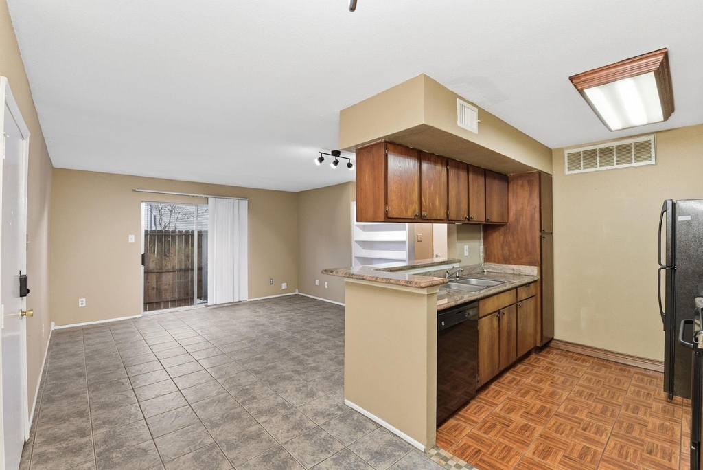 12905 Woodforest Boulevard - Photo 12