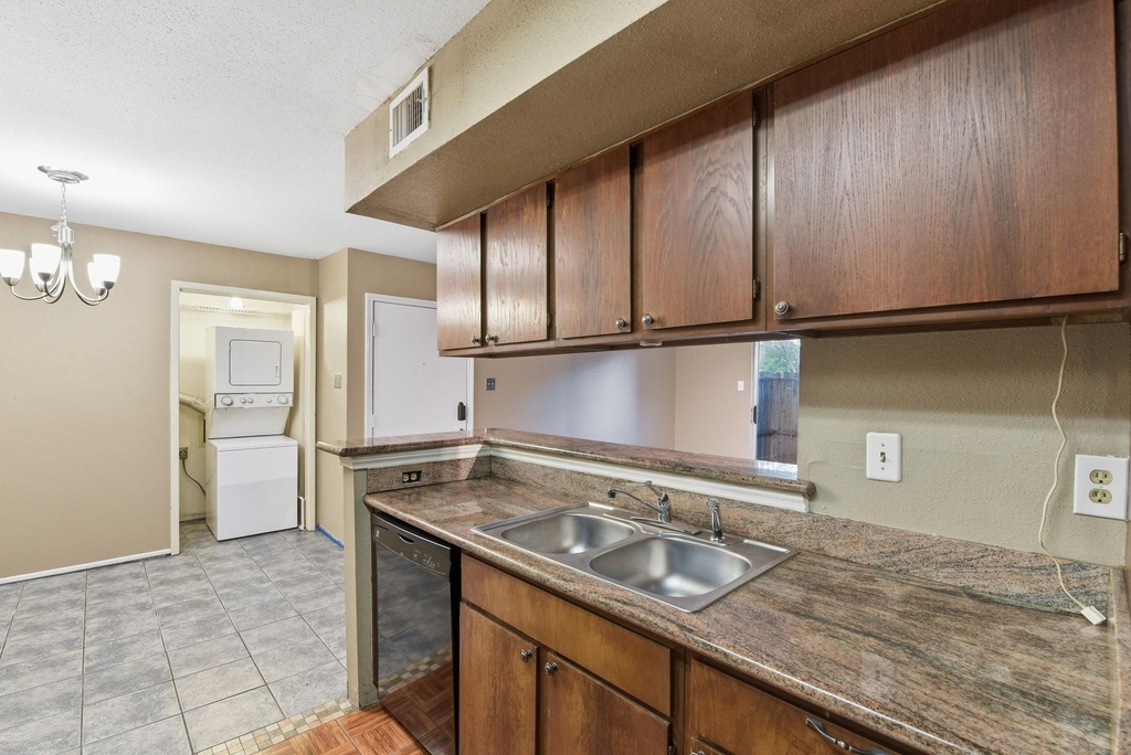 12905 Woodforest Boulevard - Photo 15