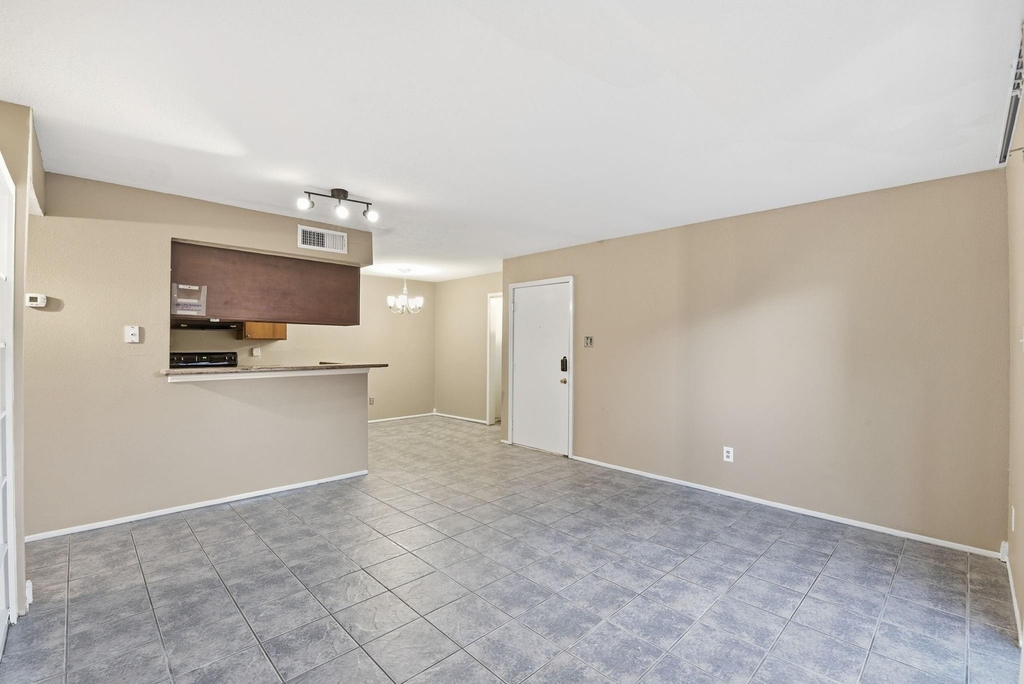 12905 Woodforest Boulevard - Photo 6