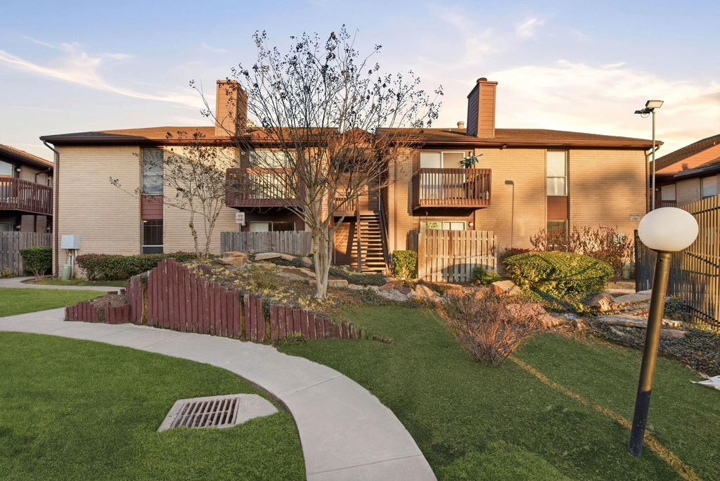 12905 Woodforest Boulevard - Photo 1