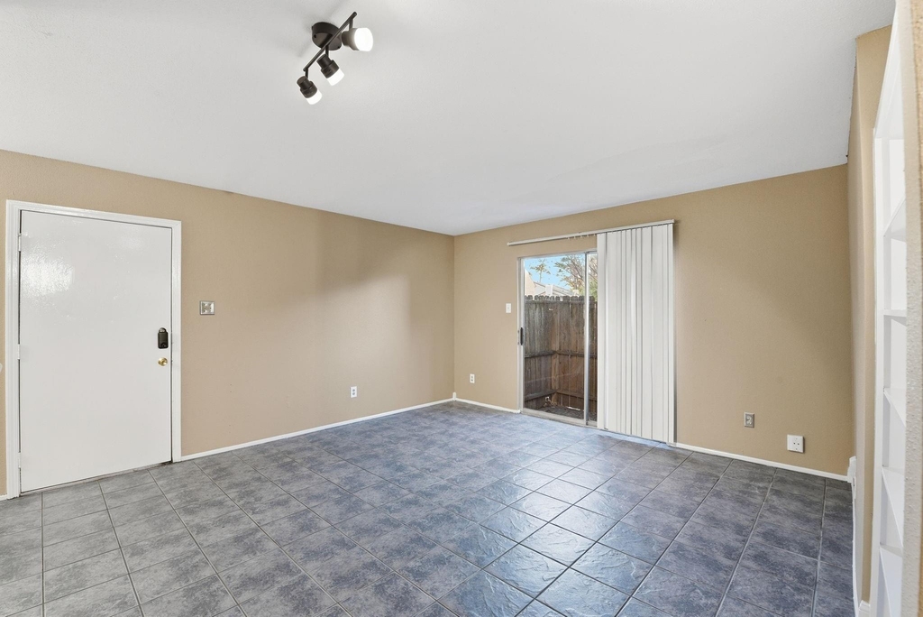 12905 Woodforest Boulevard - Photo 7