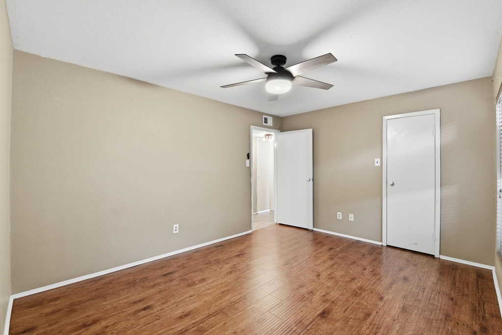 12905 Woodforest Boulevard - Photo 19