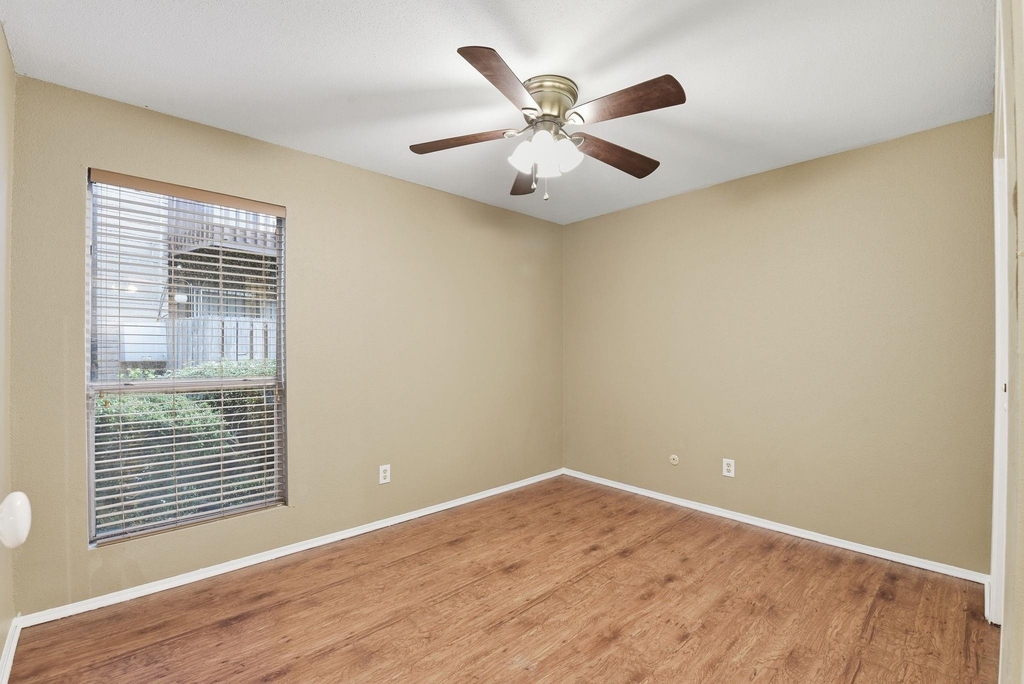 12905 Woodforest Boulevard - Photo 18