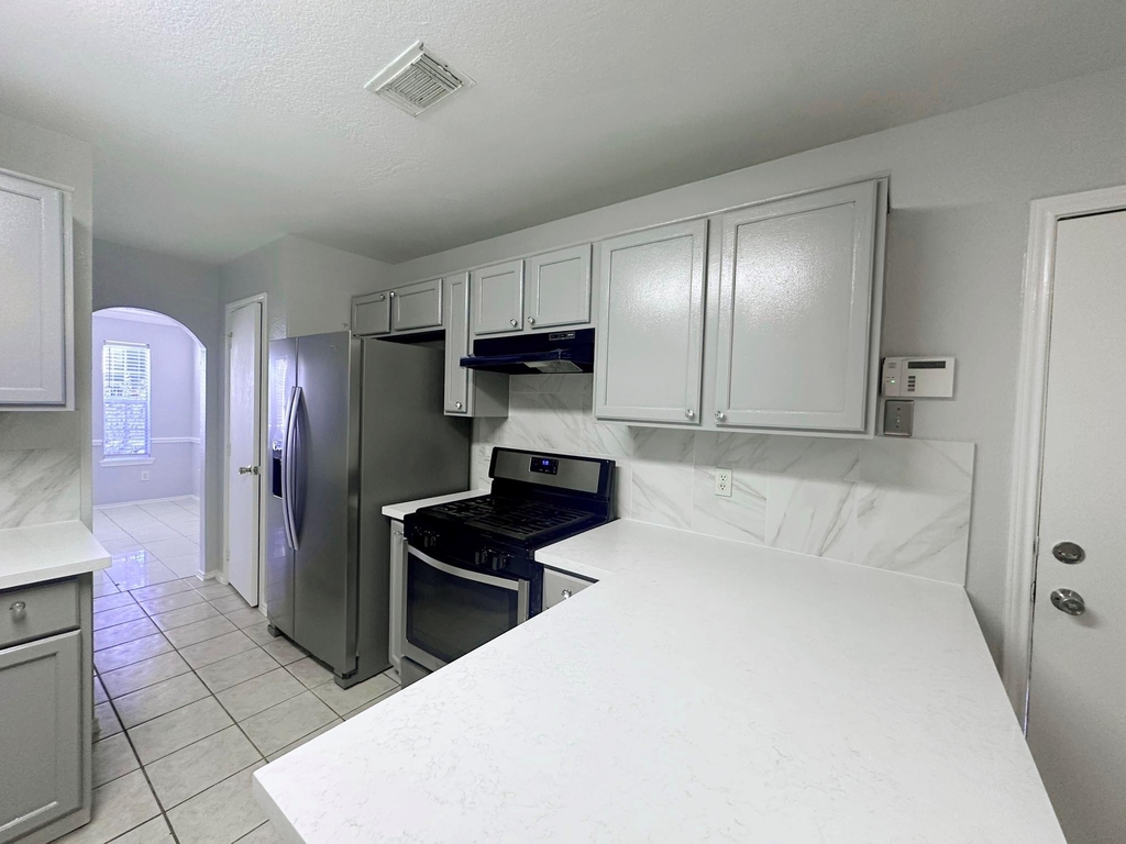 15522 Baxter Avenue - Photo 3