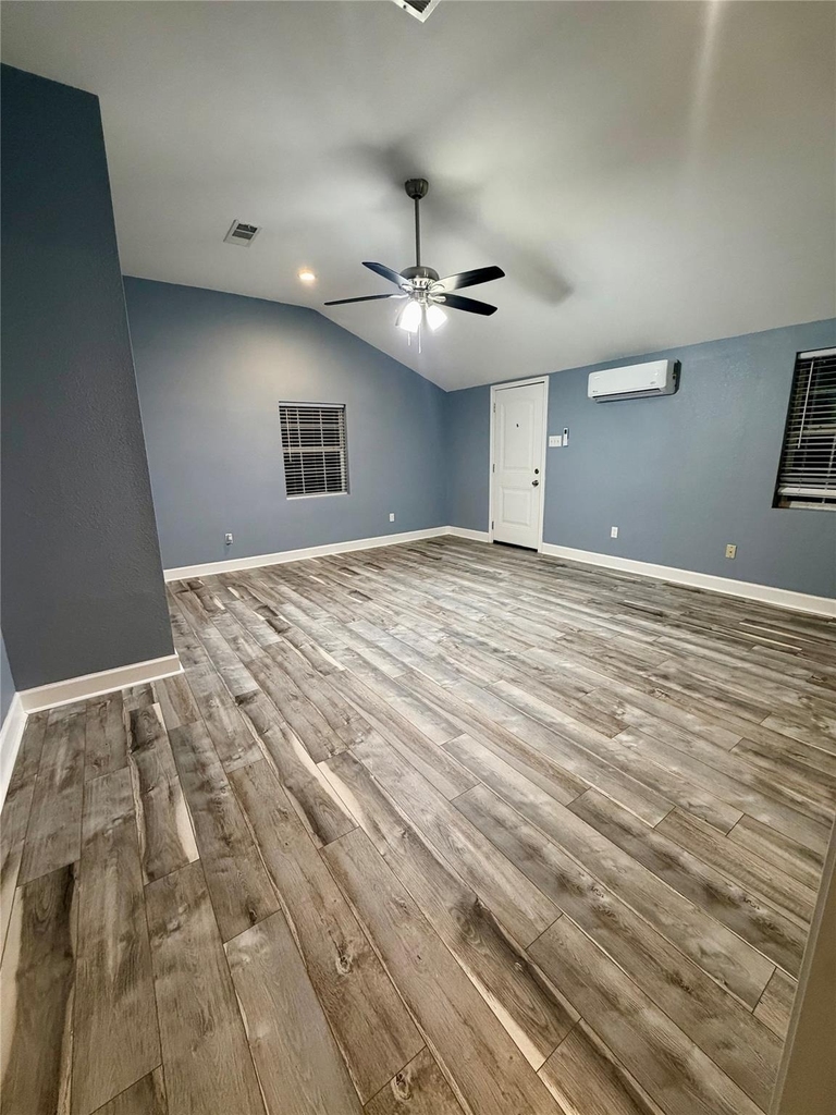 2322 Central Street - Photo 2