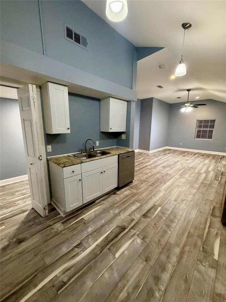 2322 Central Street - Photo 6