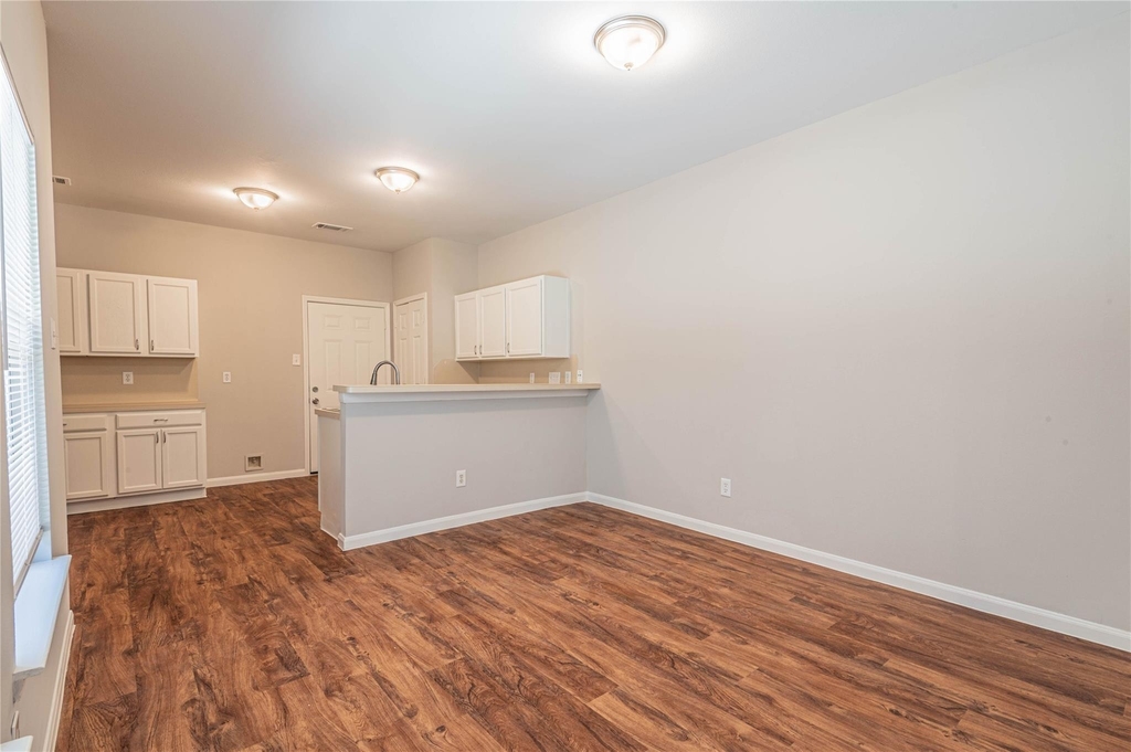 10061 Sharpton Drive - Photo 3