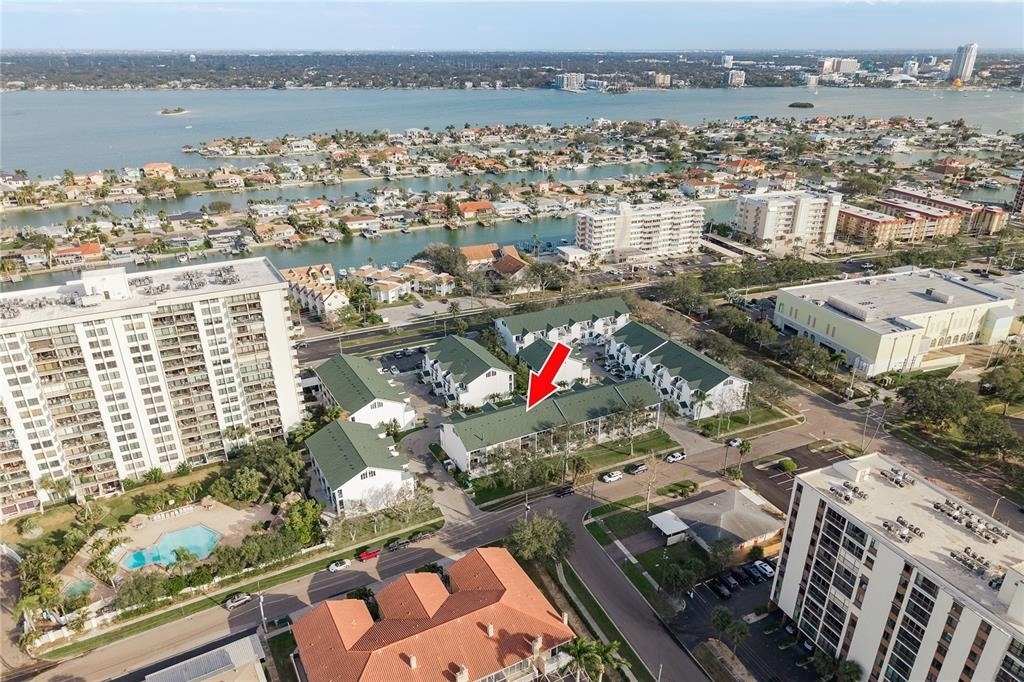 320 Island Way - Photo 1