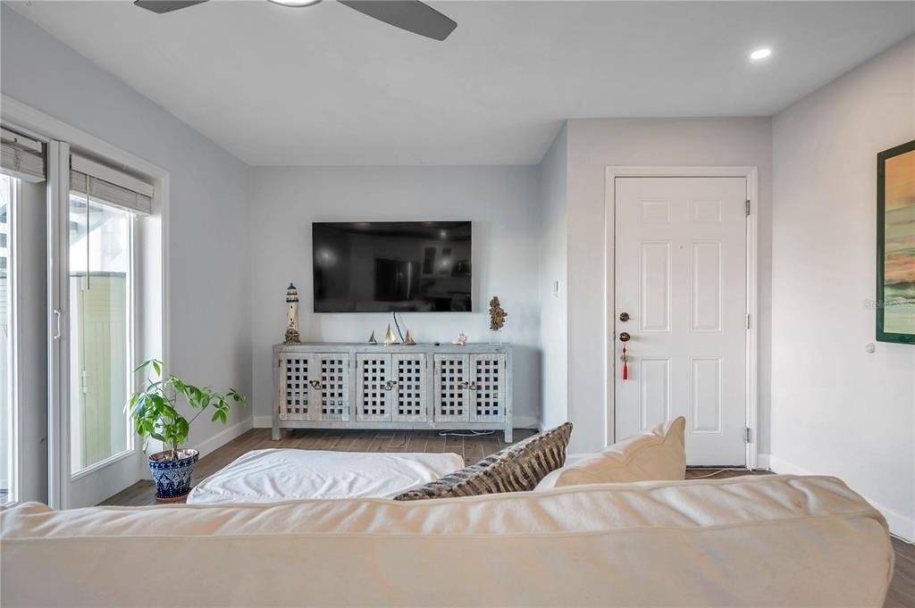 4728 Beach Drive Se - Photo 5