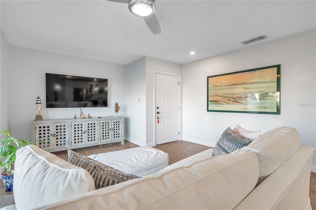 4728 Beach Drive Se - Photo 3