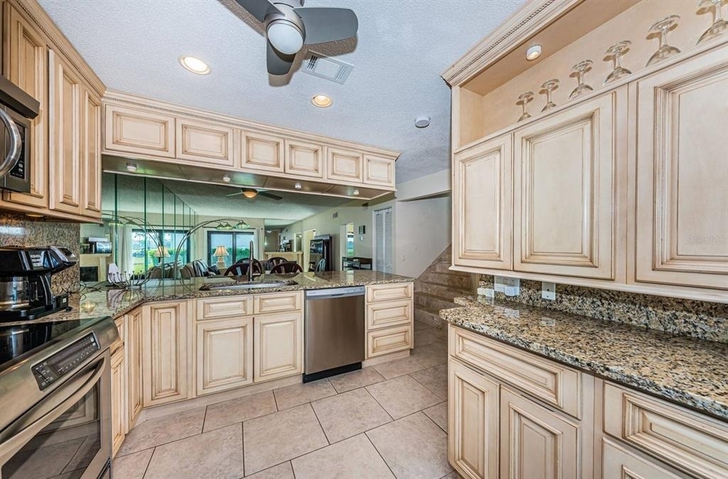 6260 Sun Boulevard - Photo 2