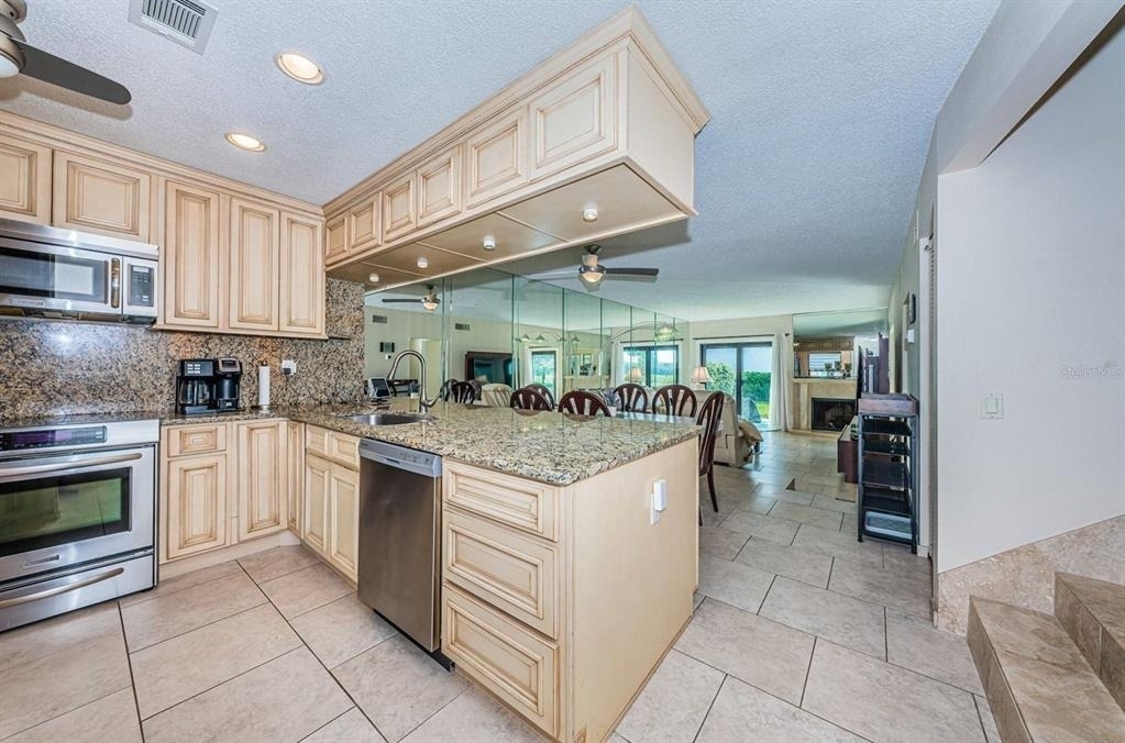 6260 Sun Boulevard - Photo 3