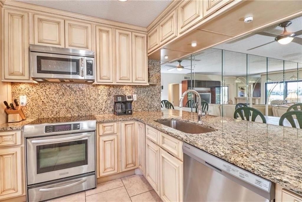 6260 Sun Boulevard - Photo 1