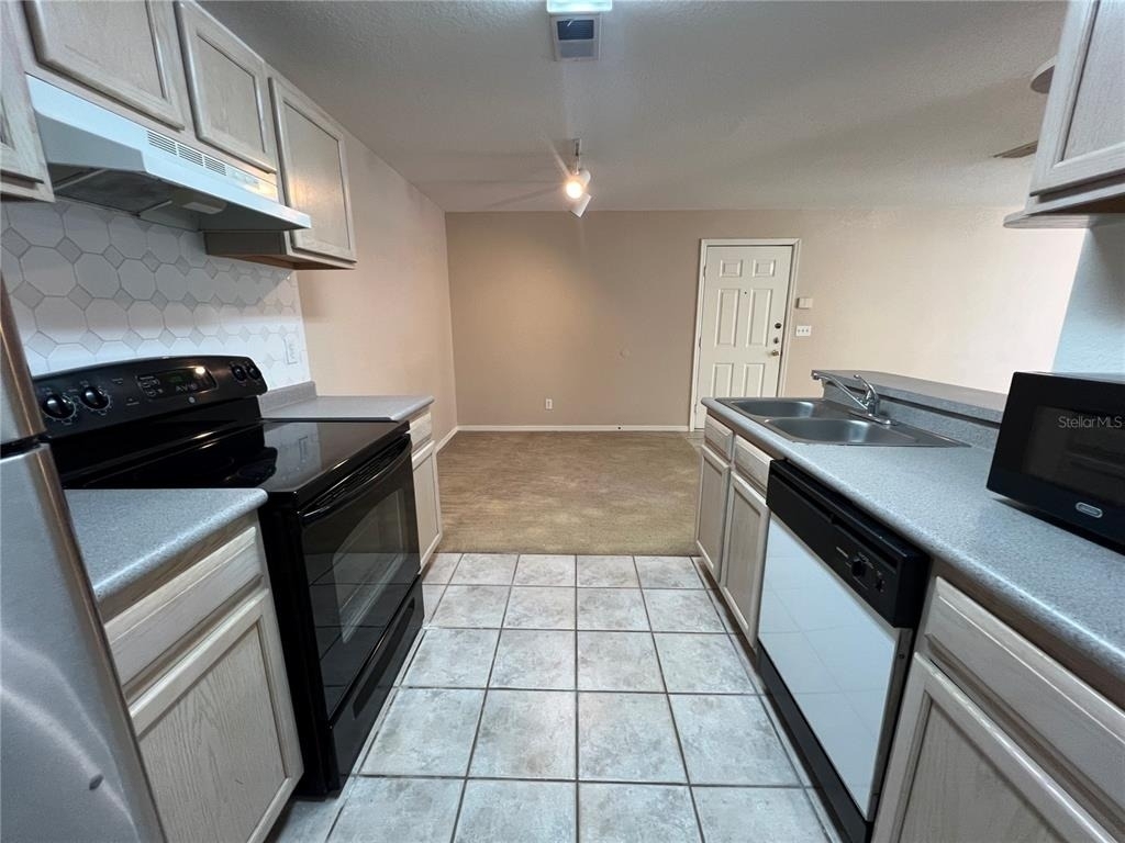 8915 Latrec Ave - Photo 4
