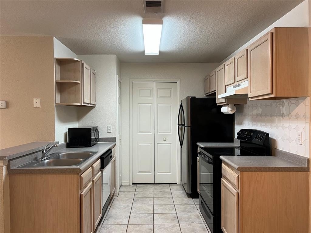 8915 Latrec Ave - Photo 2