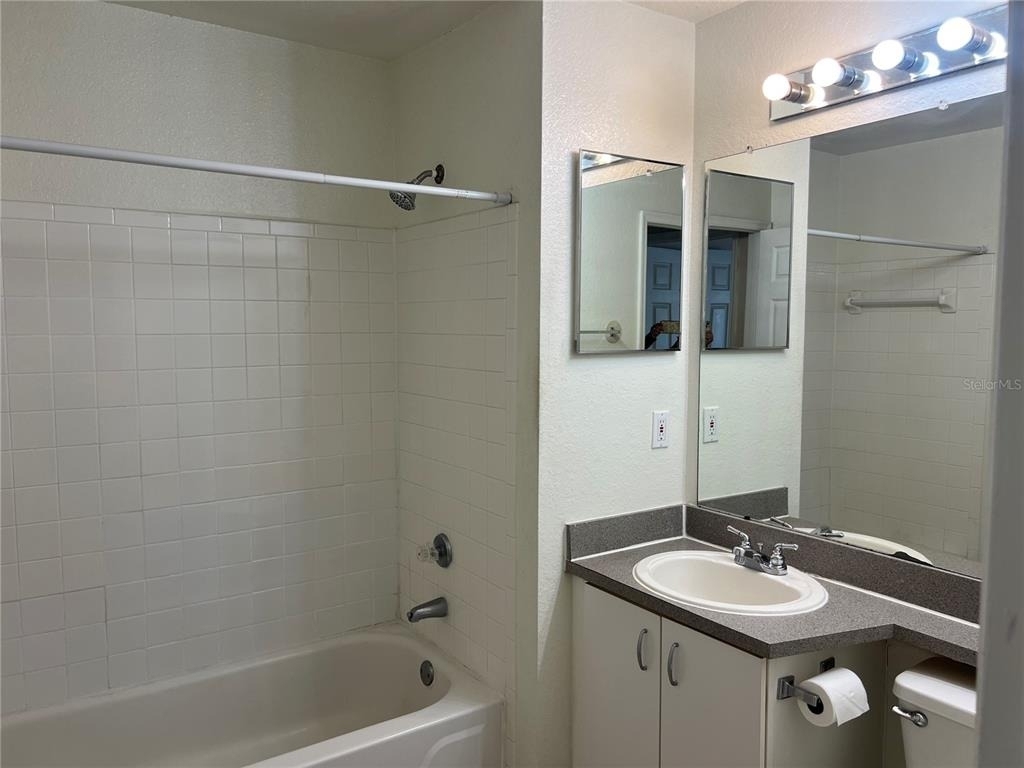 8915 Latrec Ave - Photo 9