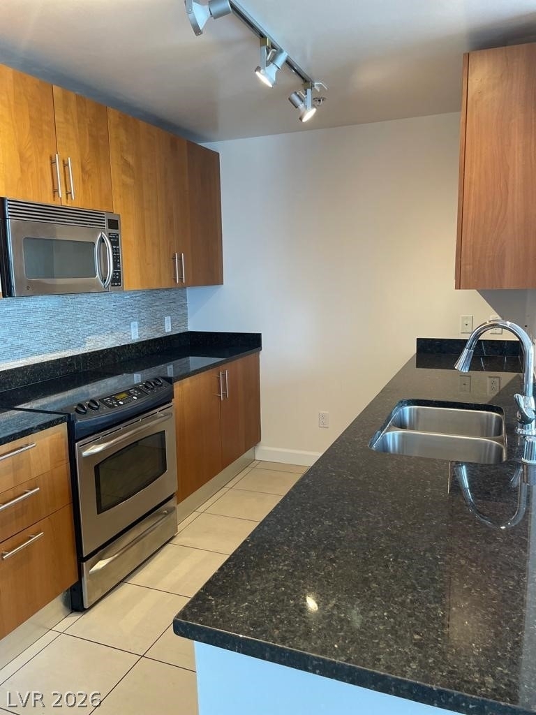 200 W Sahara Avenue - Photo 6