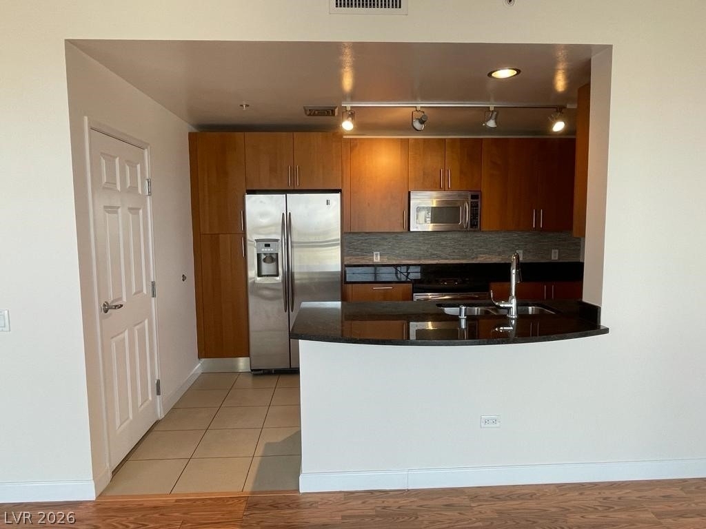 200 W Sahara Avenue - Photo 2