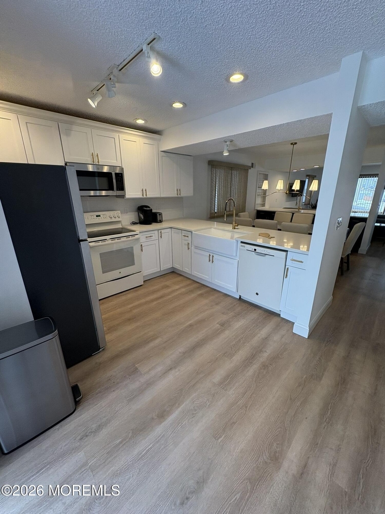17 Brown Avenue - Photo 4