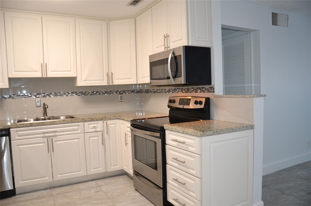6247 Bay Club Drive - Photo 5