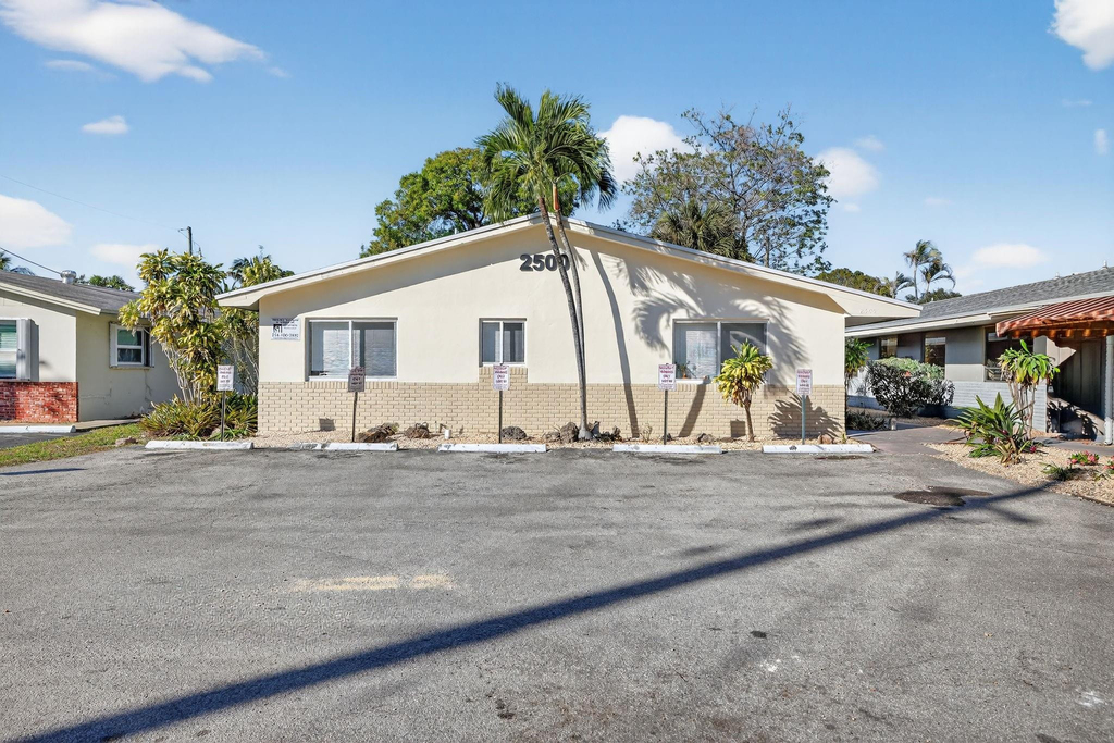 2500 Sw 18th Terrace - Photo 0