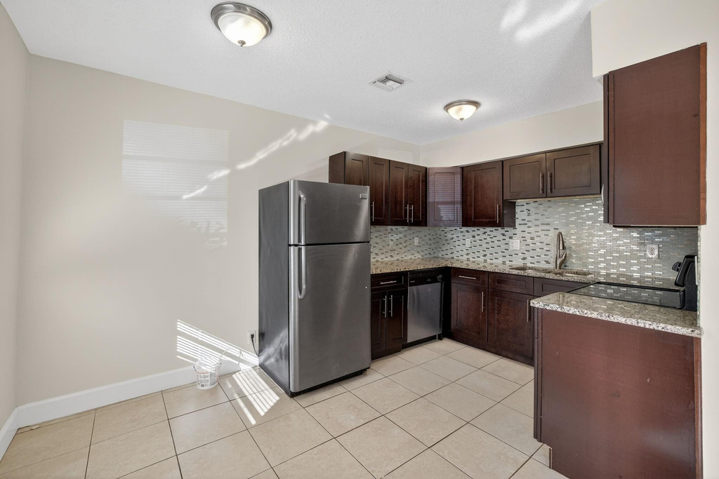 2500 Sw 18th Terrace - Photo 6