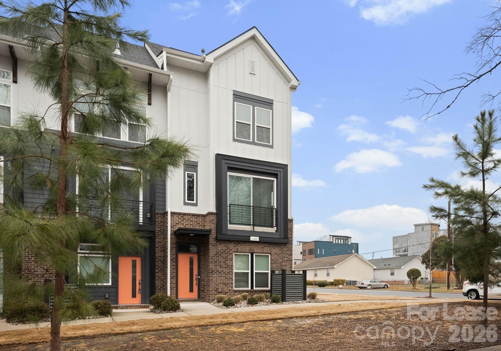 648 W End Drive - Photo 1