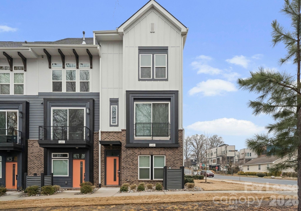 648 W End Drive - Photo 0