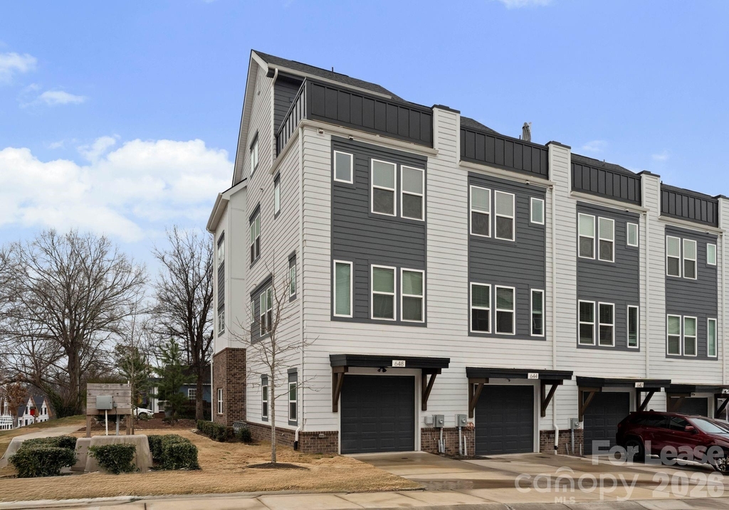 648 W End Drive - Photo 3