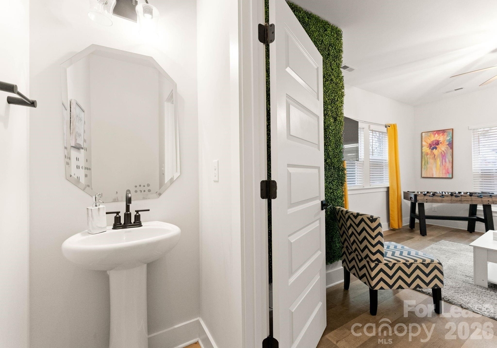 648 W End Drive - Photo 12