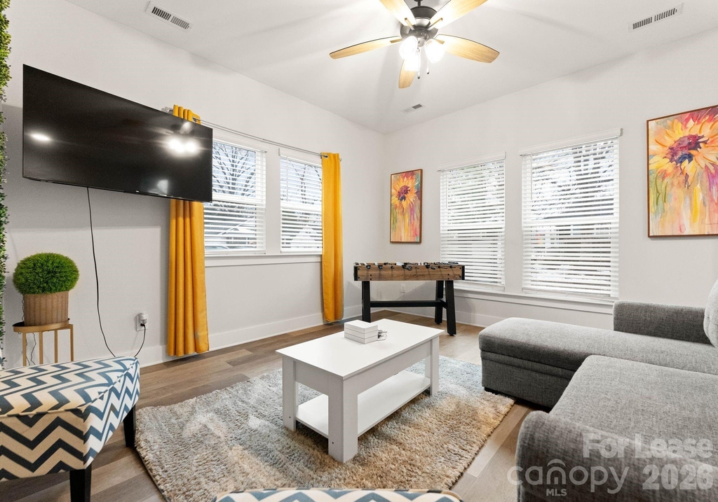 648 W End Drive - Photo 8