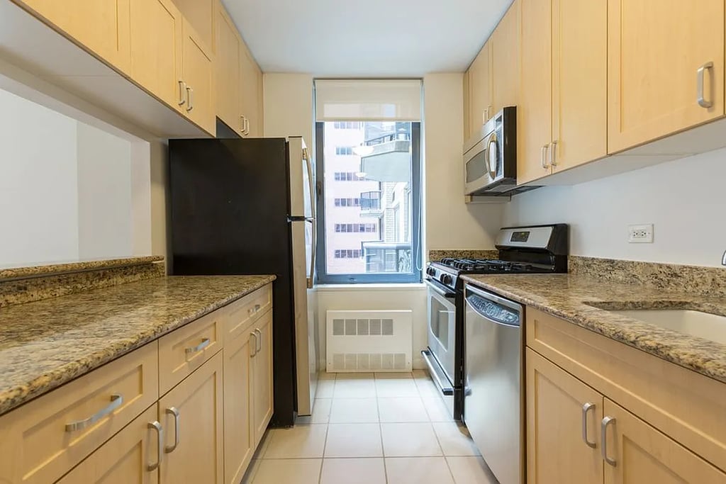 West 48th Street - Photo 1